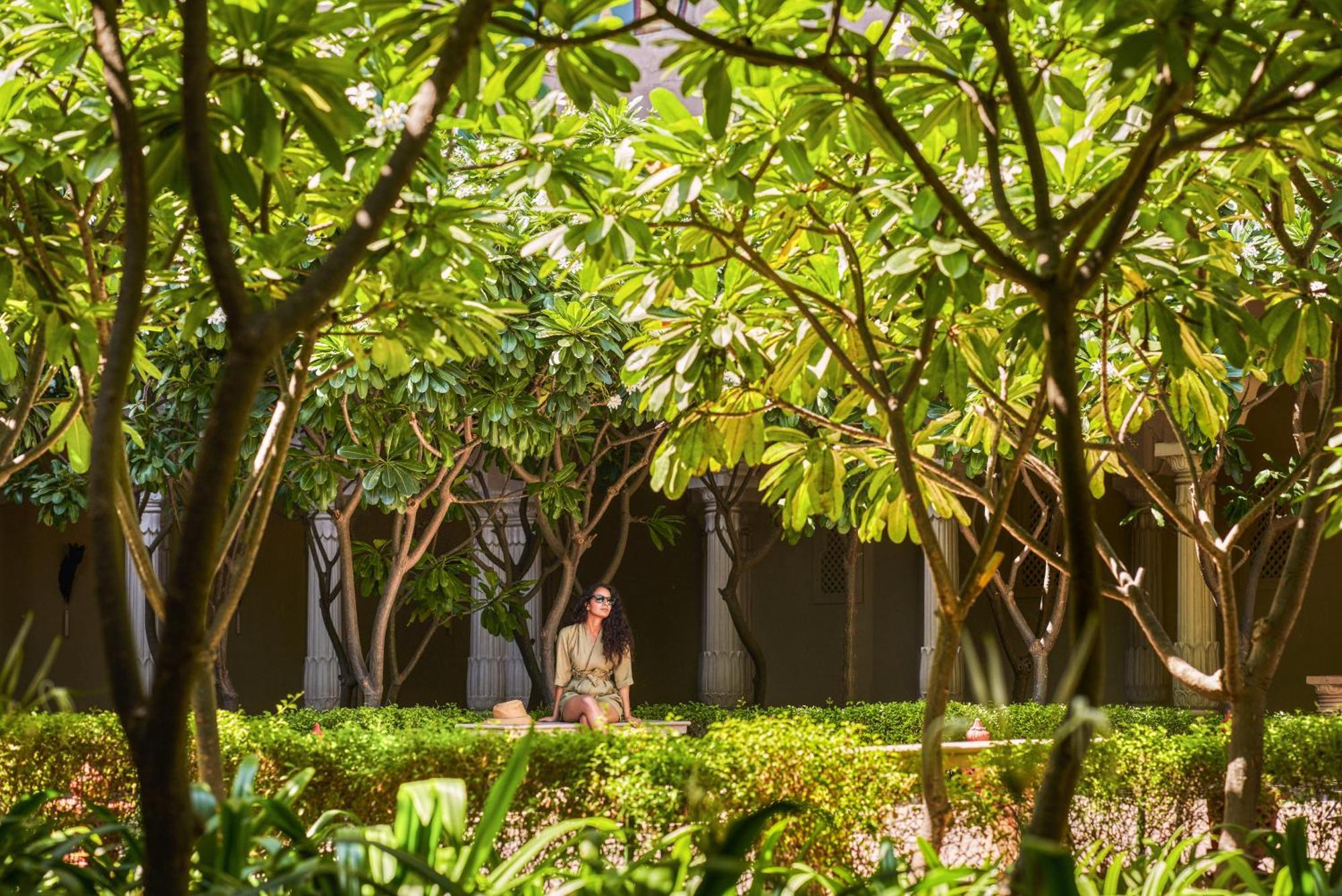 Fairmont Jaipur Hotel Exterior photo A woman praying in the garden