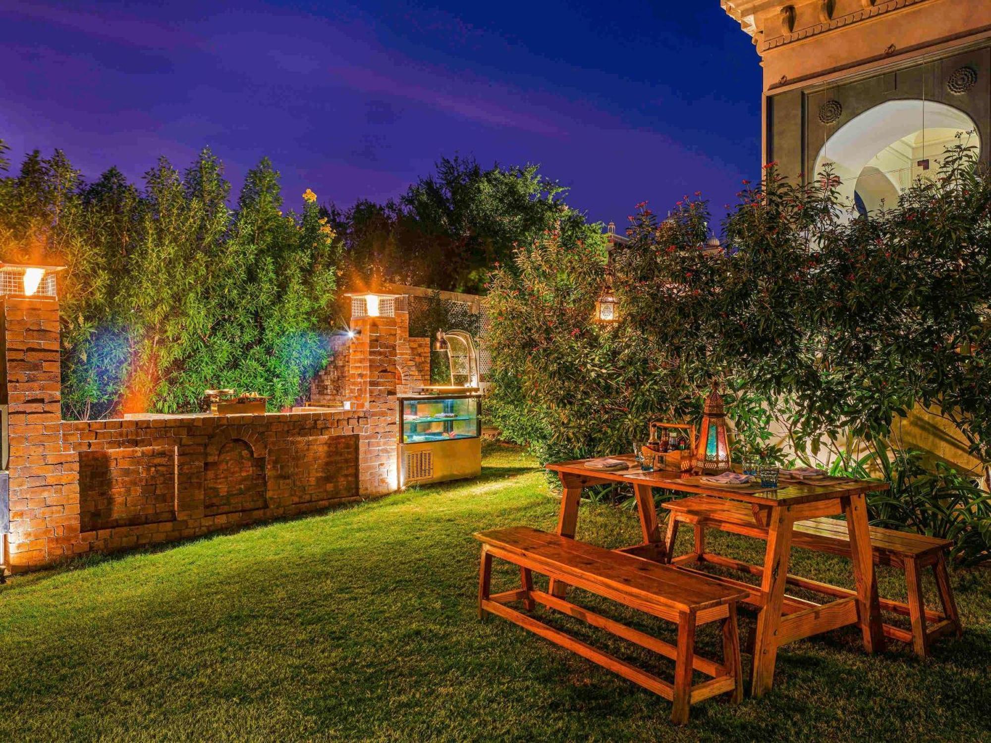 Fairmont Jaipur Hotel Exterior photo